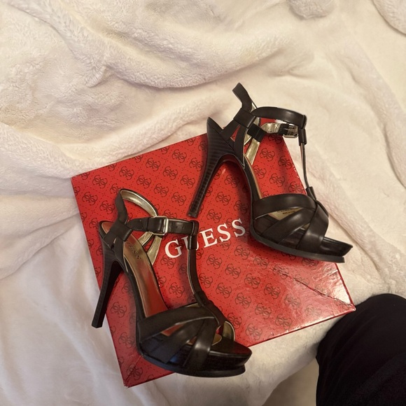 Guess Women’s Tako Planform Slingback T-Strap Sandal’s. - Picture 2 of 3